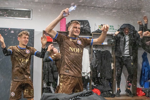 巴媒：小罗比尼奥解约金高达5000万欧，桑托斯对其低调保护